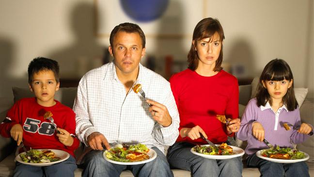 brits-eat-together---in-front-of-tv-136393439315903901-140926091553.jpg